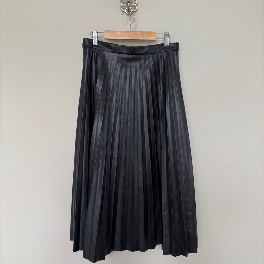 7 For All Mankind Black Faux Leather Pleated Midi Skirt | Size Small